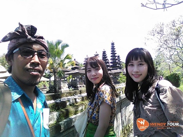 お写真はタマンアユン寺院にて♪