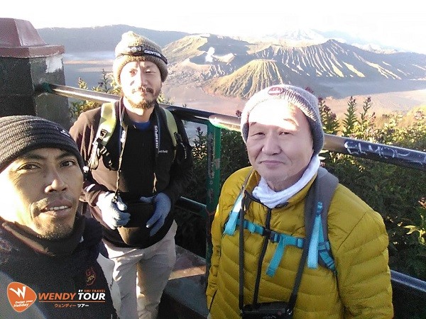 お写真はジャワ島スラバヤにあるブロモ山にて♪