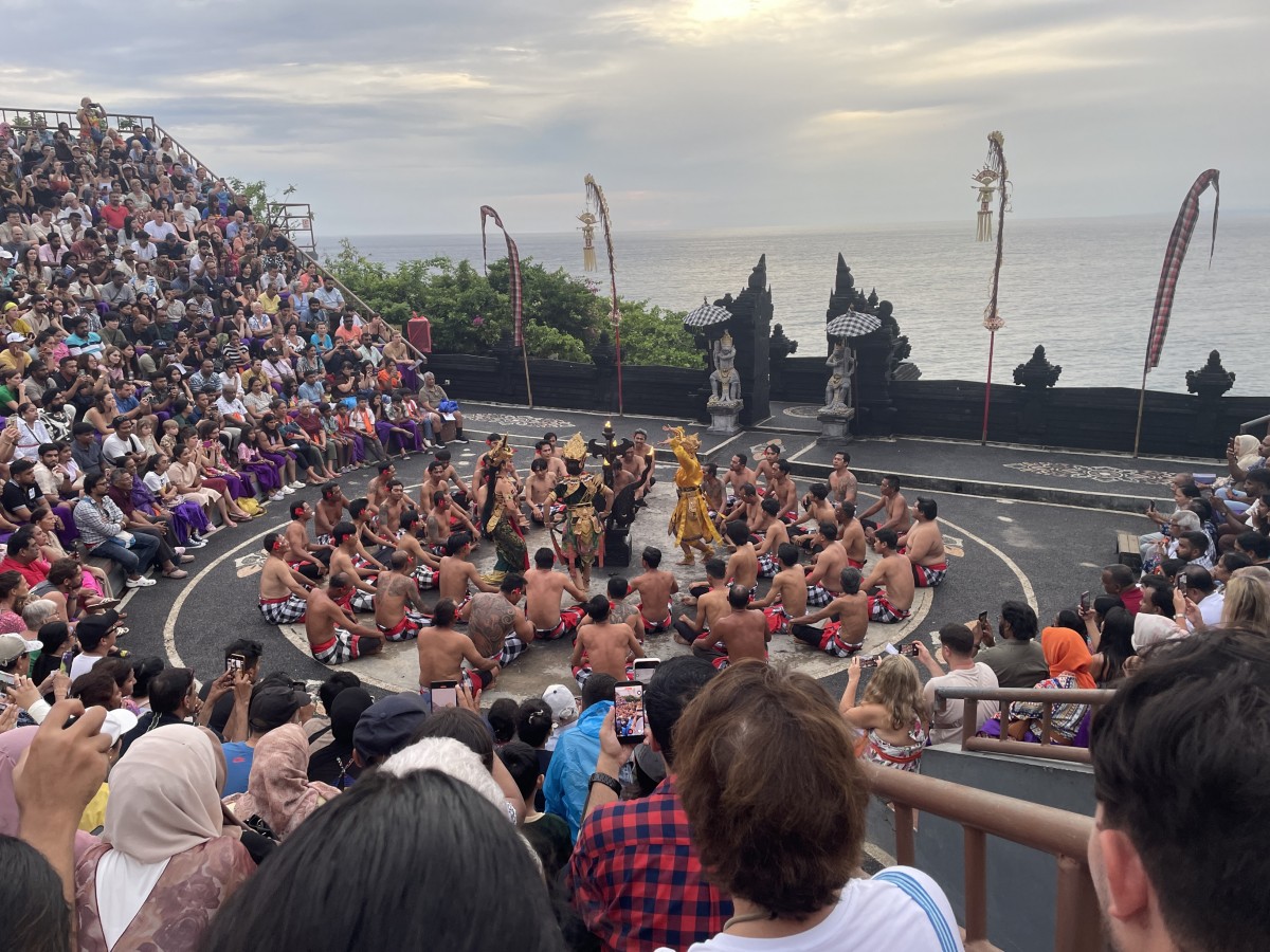 ジンバランビーチでのシーフードBBQディナープラン(ウルワツ寺院ケチャックダンス＆ディナー)