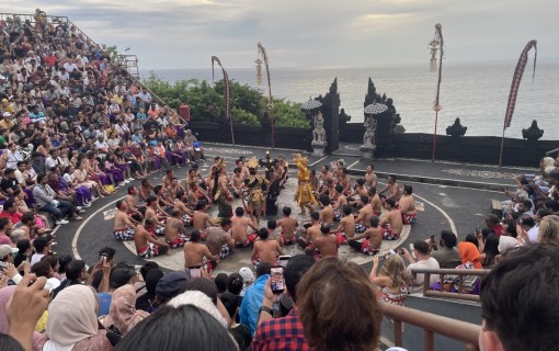 ジンバランビーチでのシーフードBBQディナープラン(ウルワツ寺院ケチャックダンス＆ディナー)