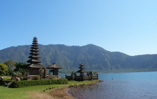 ブドゥグル高原とタナロット寺院サンセット観光