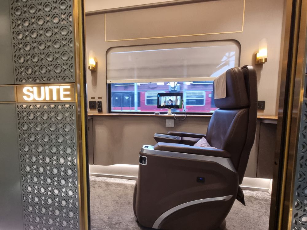 【豪華列車アルゴスメル片道利用】ジャカルタ発 1泊2日 ジョグジャカルタツアー 1