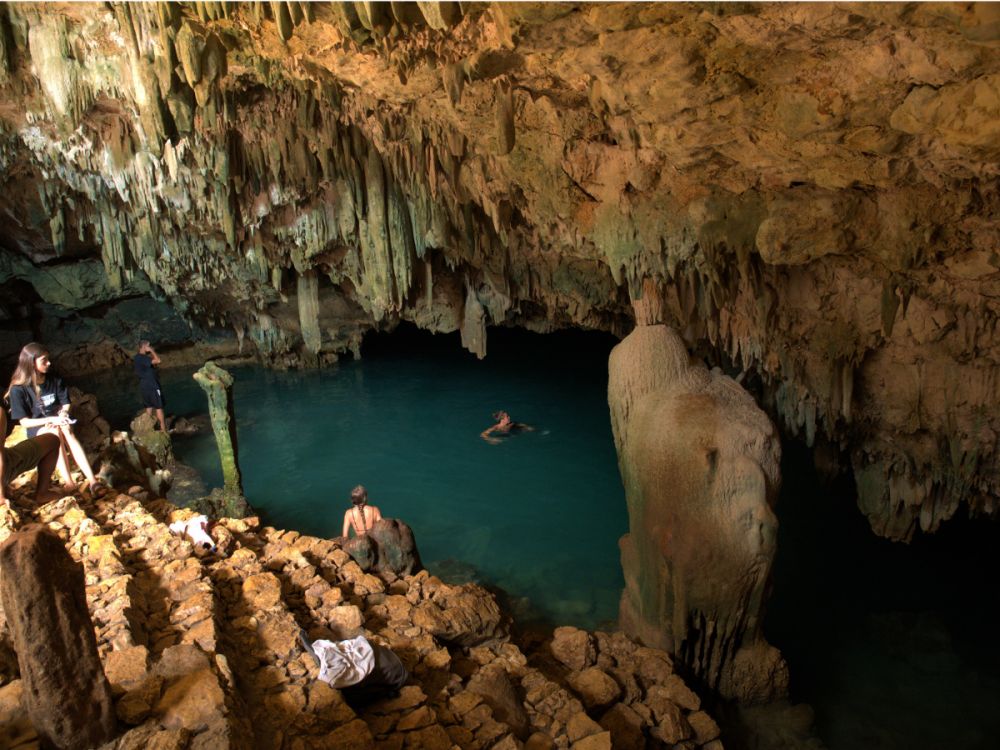 【混載ツアー】【ラブアンバジョ午後発】日本語ガイド付き半日ミラーストーン&青の洞窟ランコケーブツアー 1