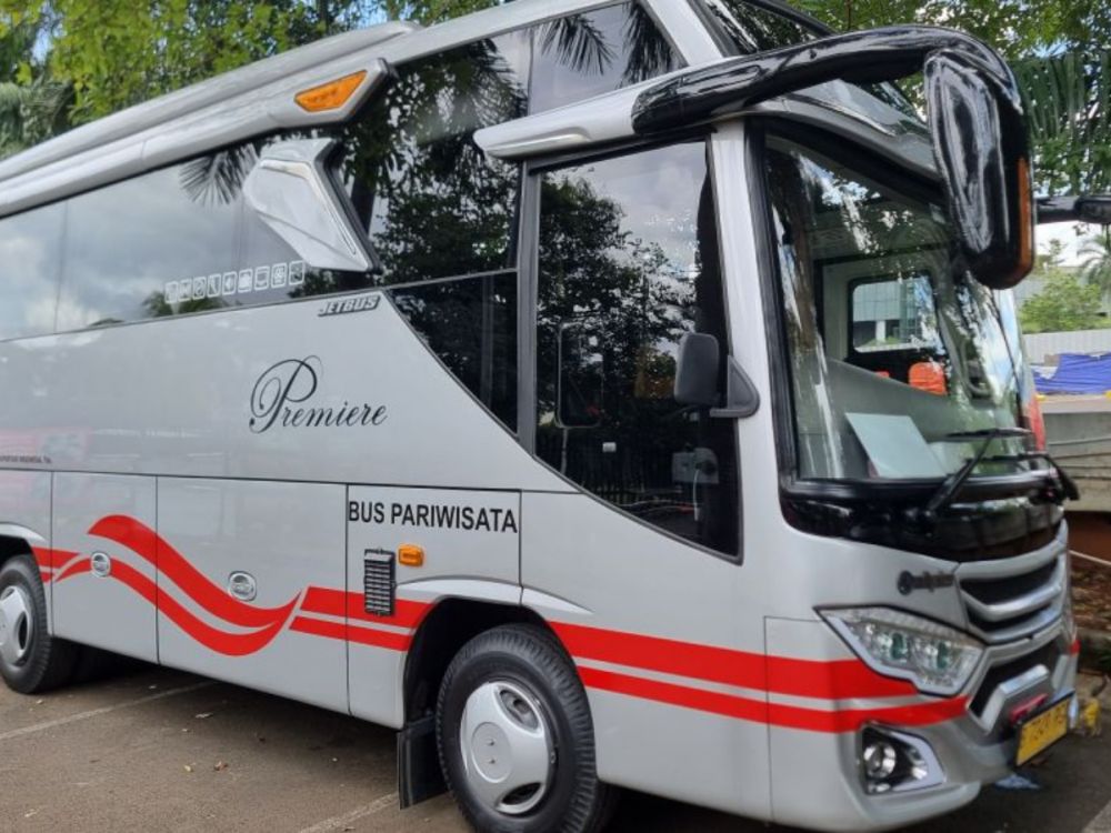 【ラブアンバジョ】専用車利用 日本語ガイド付き空港送迎 3