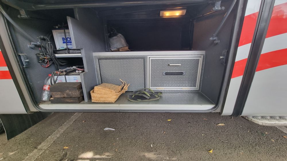 ジャカルタ車チャーター（27人乗りバス） 3