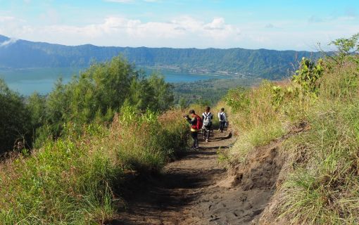 バトゥール山サンライズトレッキングツアー 7