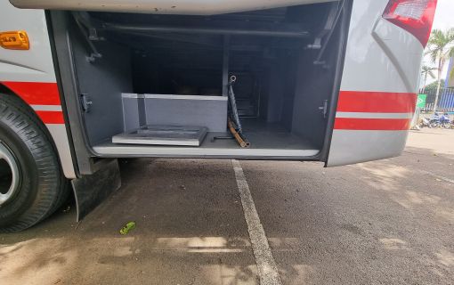 ジャカルタ車チャーター（27人乗りバス） 4