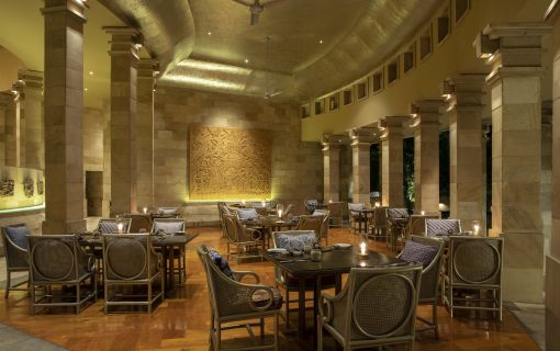 【ジョグジャカルタ発】ボロブドゥール＆プランバナン遺跡観光＋アマンジヲで優雅なランチ付き1日ツアー 11