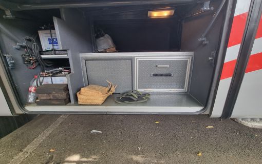 ジャカルタ車チャーター（27人乗りバス） 3