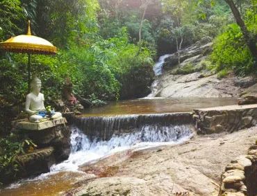 【半日・専用車】チェンマイ穴場寺院観光・カオソーイのランチ付き 2