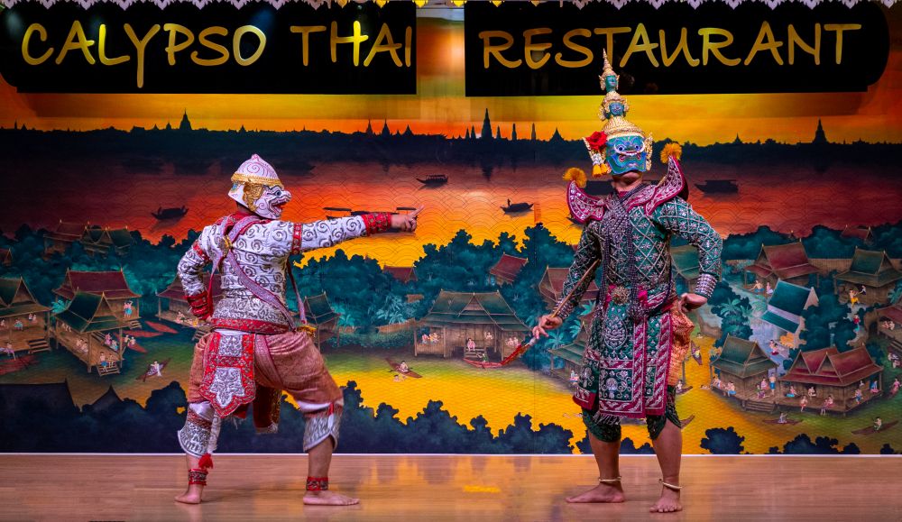 カリプソ / ニューハーフショー + タイ古典舞踊 + 夕食(タイ料理セット) 付きチケット 2