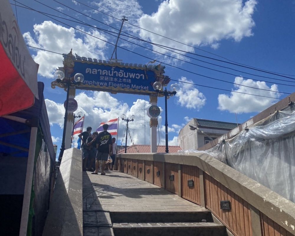 【金・土・日限定 / 専用車】午後出発！アンパワー水上マーケットとナイトクルーズ 4