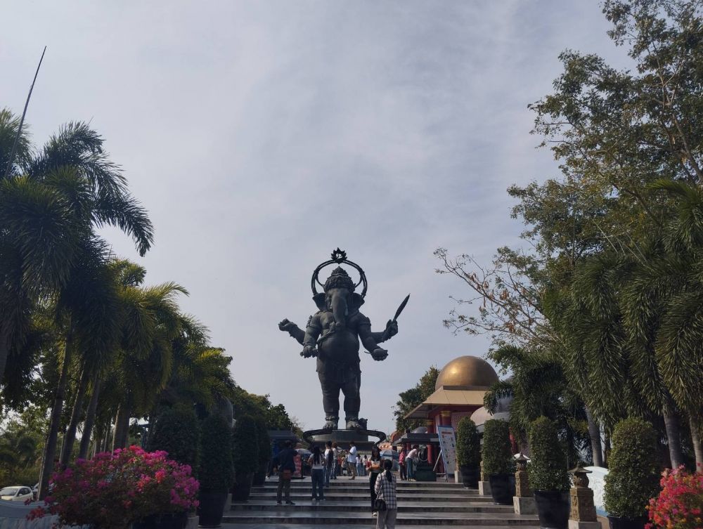 チャチュンサオ・三大ガネーシャ巡りと黄金寺院 2