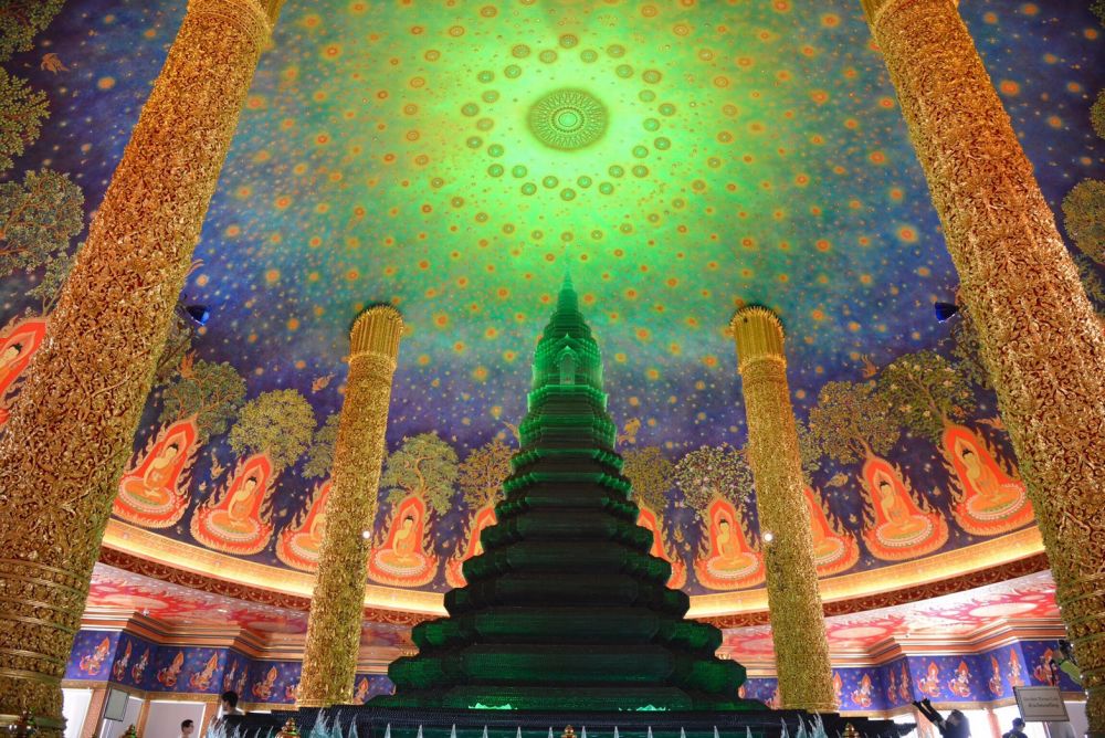 ピンクガネーシャとワットパクナム 2