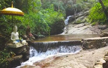 【半日・専用車】チェンマイ穴場寺院観光・カオソーイのランチ付き 2