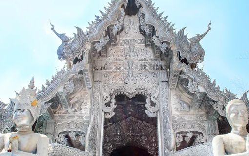 【半日・専用車】チェンマイ穴場寺院観光・カオソーイのランチ付き