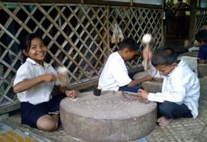 ロリュオス遺跡群半日観光・影絵人形作成体験付き（午前・午後発） 1