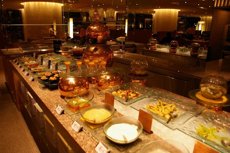 【夕食】NEXT2 カフェ＆テラス(シャングリ・ラ ホテルのビュッフェ，バンコク） 1