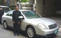 セダン バンコク市内から空港までの送迎リムジン