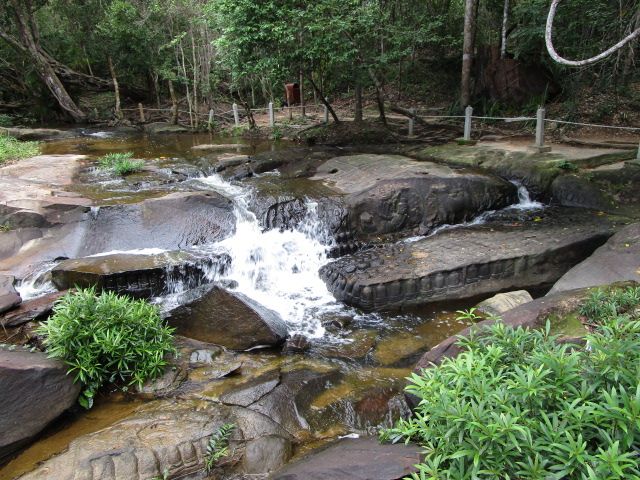 クバールスピアン、バンテアイスレイとベンメリア1日観光(お弁当付き) 6