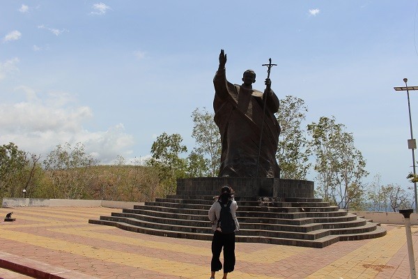 ヨハネパウロ2世来訪記念像