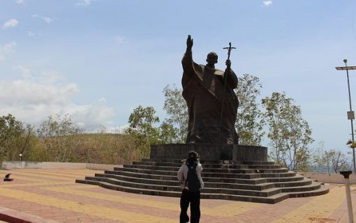 ヨハネパウロ2世来訪記念像