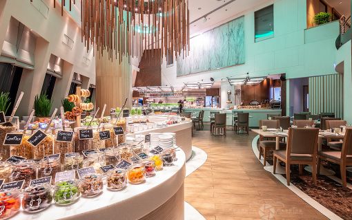 早朝便対応!スワンナプーム空港発 ラグジュアリー朝食ビュッフェ&スパ
