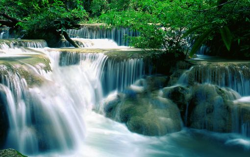 【特価】森林浴しながらピクニック！カンチャナブリーエラワン国立公園エラワン滝