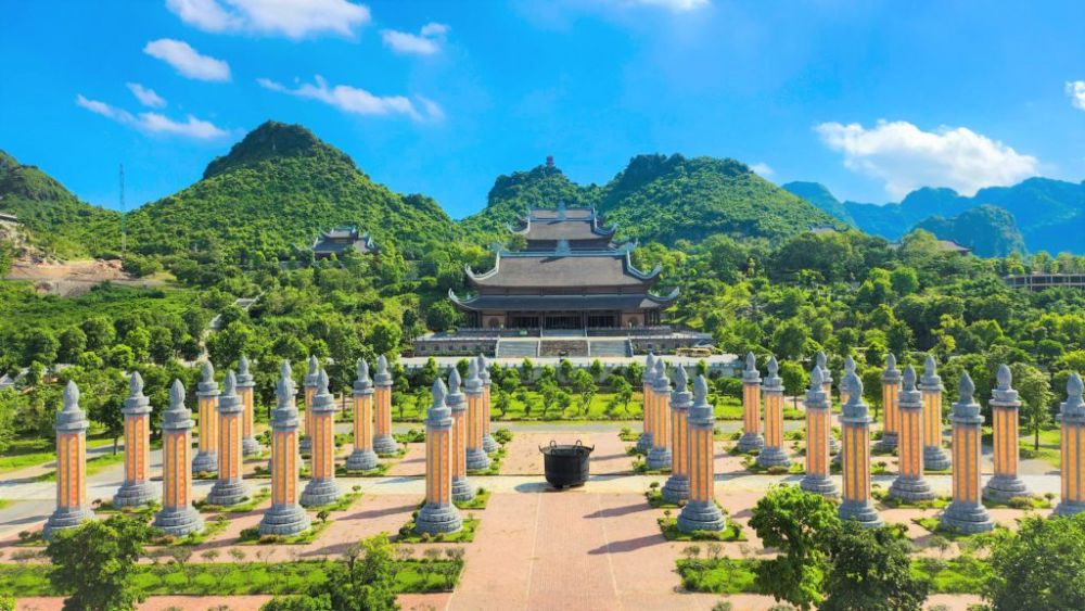 【ハノイ発】国内最大級の寺院と旧市街散策　タムチュック＆ホアルー 1