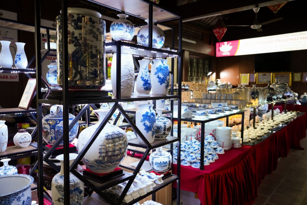 【ハノイ発】国内最大級の寺院と旧市街散策　タムチュック＆ホアルー 10