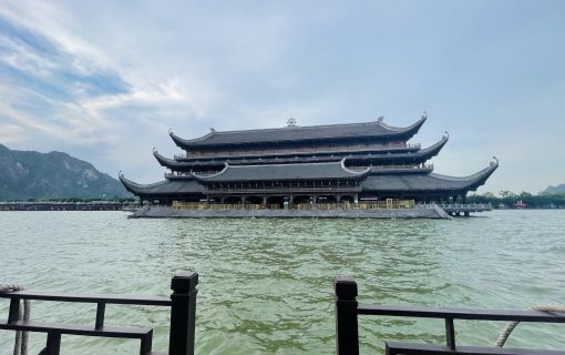 【ハノイ発】国内最大級の寺院と旧市街散策　タムチュック＆ホアルー 4