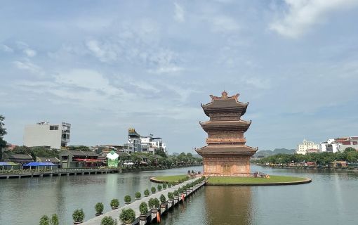 【ハノイ発】国内最大級の寺院と旧市街散策　タムチュック＆ホアルー 8