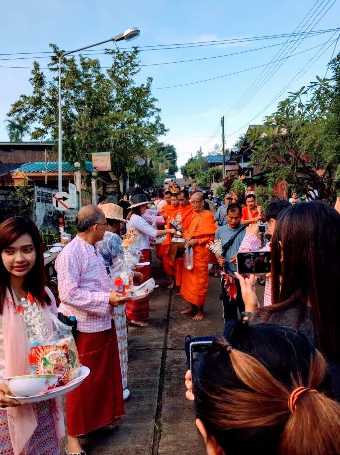 ヒンダー温泉とサイヨーク滝めぐり＆サンクラブリ―モーン橋 1