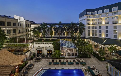 ホテル内プール