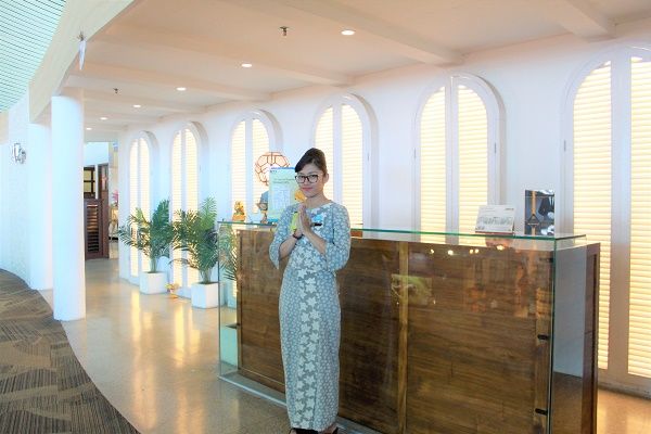 ラウンジ受付けはこちら
