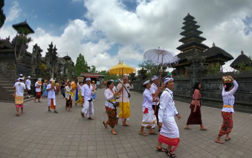 ブサキ寺院インスタ映えツアー