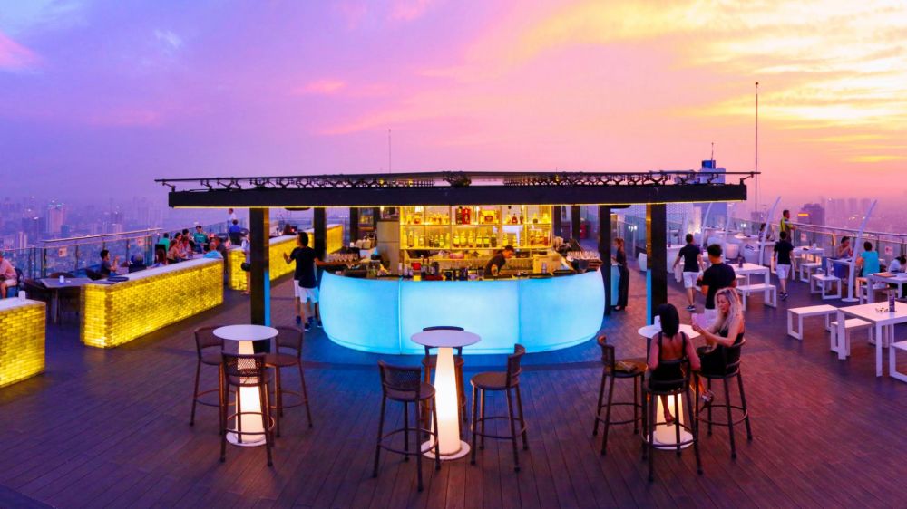 ホテル屋上のバー