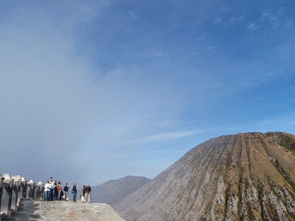 【バリ島発】 ブロモ山サンライズ鑑賞&魅惑の青い炎が揺らめくイジェン山ツアー2泊3日 1