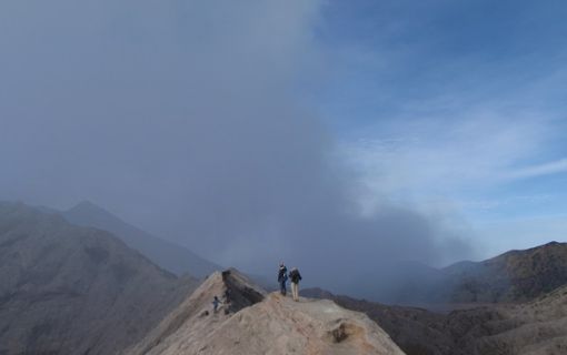 【バリ島発】 ブロモ山サンライズ鑑賞&魅惑の青い炎が揺らめくイジェン山ツアー2泊3日 4