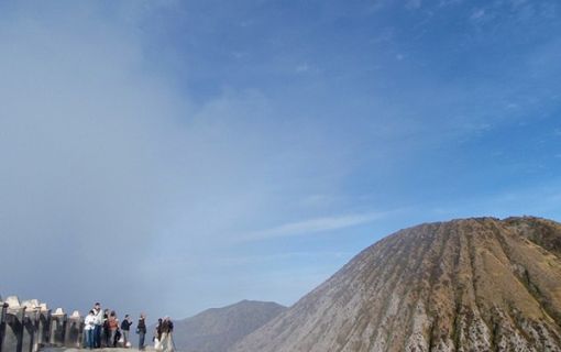 【バリ島発】 ブロモ山サンライズ鑑賞＆魅惑の青い炎が揺らめくイジェン山ツアー