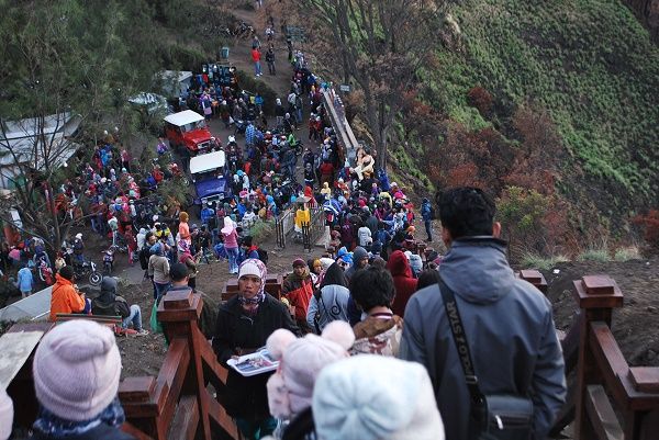 【スラバヤ市内発】日帰りブロモ山ツアー 2