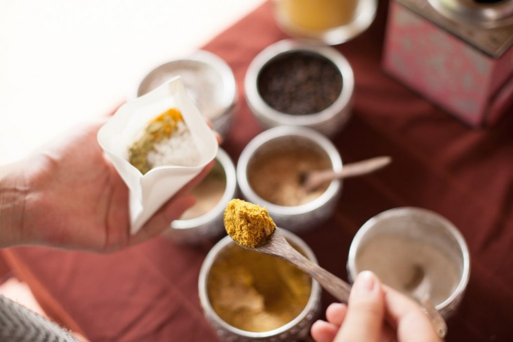 ハーブ製品の作成とお祈り体験 1