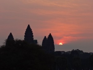 アンコールワットと朝日