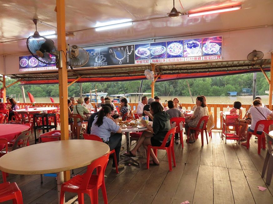 クリスマスツリーのように輝くホタルを見に行こう!ニボンテバル・ホタル観賞ツアー<夕方発観光> 2