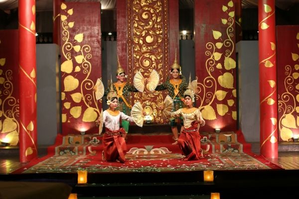 ＜デラックス＞伝統舞踊アプサラダンス・ディナーショー（送迎・ガイドつき） 4