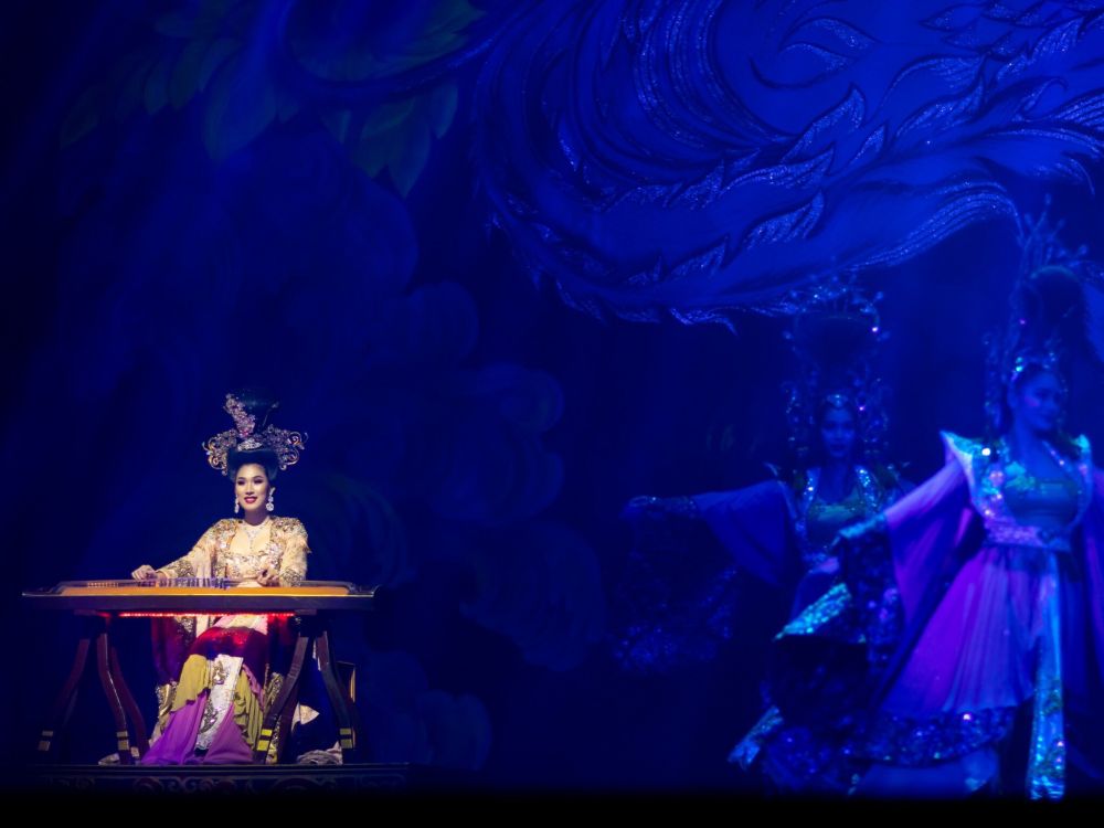 パタヤ：アルカザール (ニューハーフショー) 8