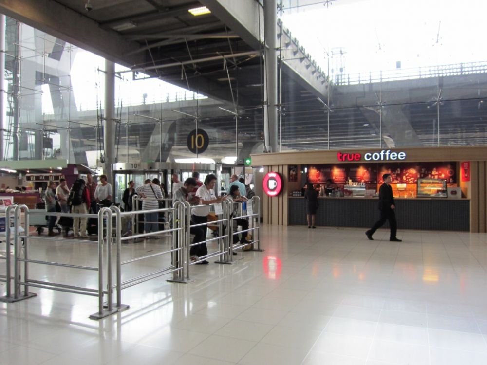 空港からバンコク市内までの送迎リムジン （ウェンディーバン） 1