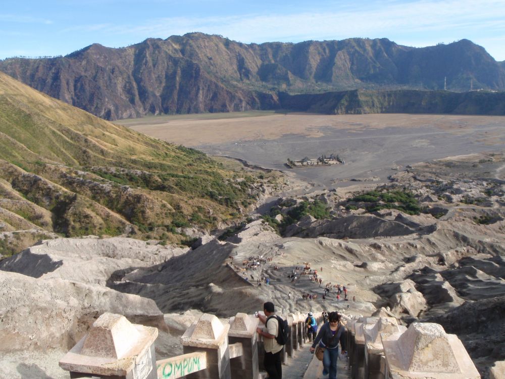 【ジャカルタ発】ブロモ山サンライズ鑑賞&魅惑の青い炎が揺らめくイジェン山を巡る2泊3日ツアー 6