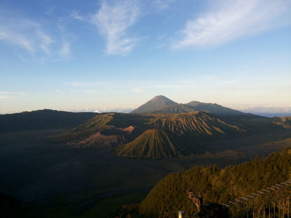 【ジャカルタ発】ブロモ山サンライズ鑑賞&魅惑の青い炎が揺らめくイジェン山を巡る2泊3日ツアー 4