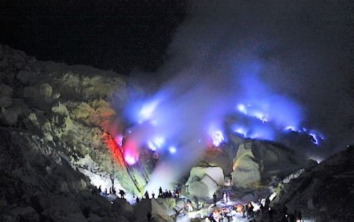 【ジャカルタ発】ブロモ山サンライズ鑑賞＆魅惑の青い炎が揺らめくイジェン山を巡る2泊3日ツアー